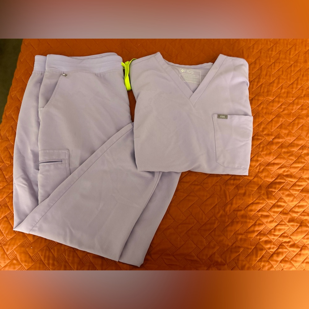 FIGS Catarina Scrub Top (3xl) & Jogger Scrub pant (2xl)- Lavender Haze